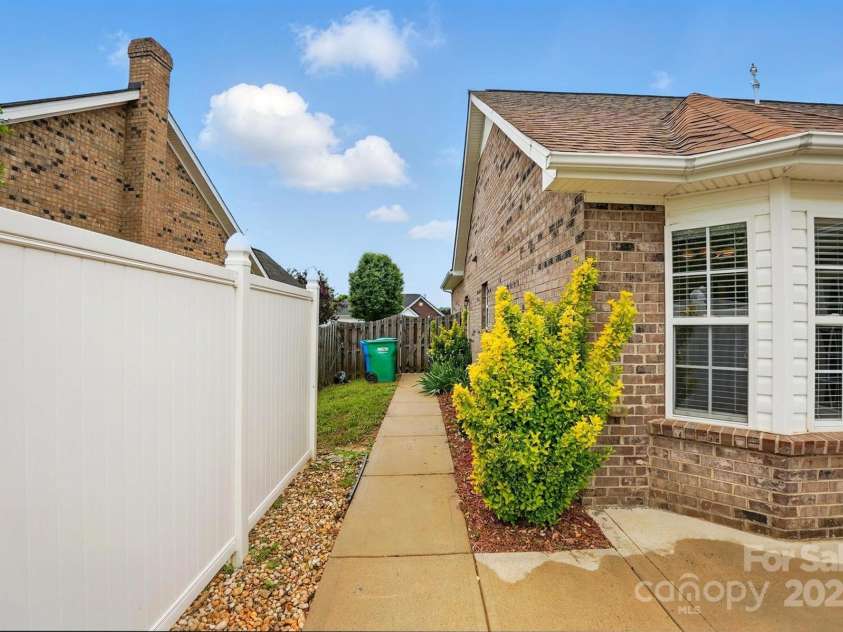 3327 Flagler Circle, Midland, NC 28107.  MLS# CAR4251197, YatesRealty ID 17912. 