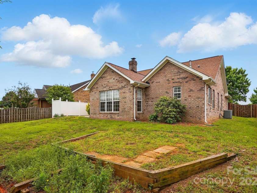 3327 Flagler Circle, Midland, NC 28107.  MLS# CAR4251197, YatesRealty ID 17912. 