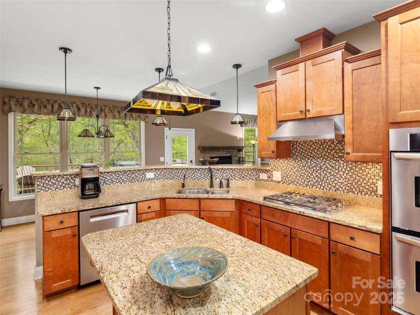 60 Bent Creek Preserve Road, Asheville, NC 28806.  MLS# CAR4251914, YatesRealty ID 17913. Kitchen