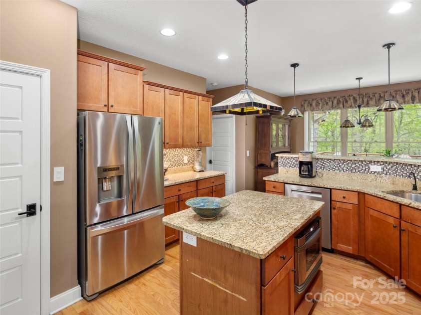 60 Bent Creek Preserve Road, Asheville, NC 28806.  MLS# CAR4251914, YatesRealty ID 17913. Kitchen