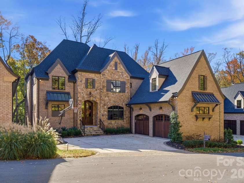 6010 Old Providence Lane, Charlotte, NC 28226.  MLS# CAR4373748, YatesRealty ID 17913. 