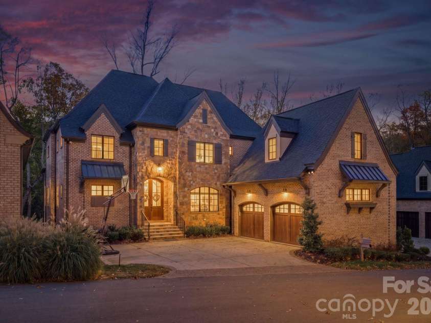 6010 Old Providence Lane, Charlotte, NC 28226.  MLS# CAR4373748, YatesRealty ID 17913. 