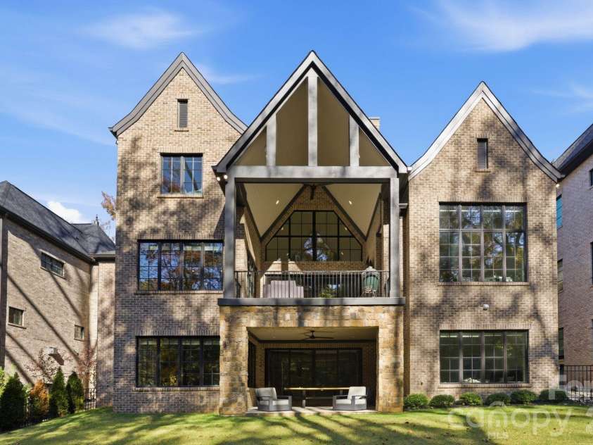 6010 Old Providence Lane, Charlotte, NC 28226.  MLS# CAR4373748, YatesRealty ID 17913. 