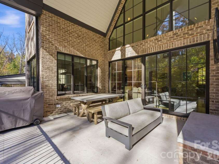 6010 Old Providence Lane, Charlotte, NC 28226.  MLS# CAR4373748, YatesRealty ID 17913. 