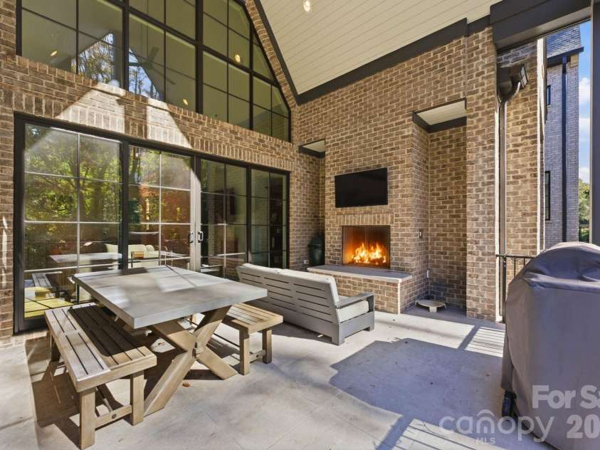 6010 Old Providence Lane, Charlotte, NC 28226.  MLS# CAR4373748, YatesRealty ID 17913. 