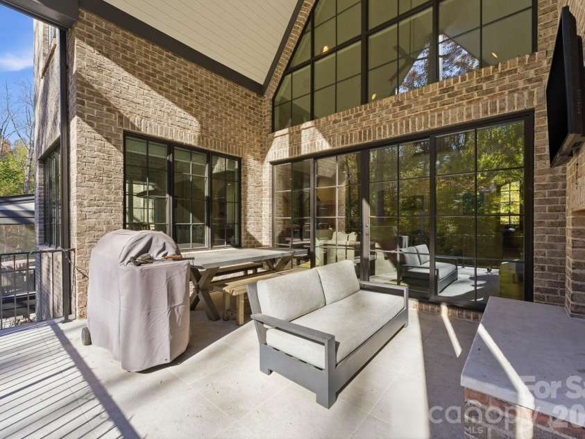 6010 Old Providence Lane, Charlotte, NC 28226.  MLS# CAR4373748, YatesRealty ID 17913. 