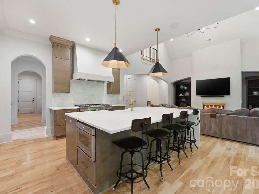 6010 Old Providence Lane, Charlotte, NC 28226.  MLS# CAR4373748, YatesRealty ID 17913. 