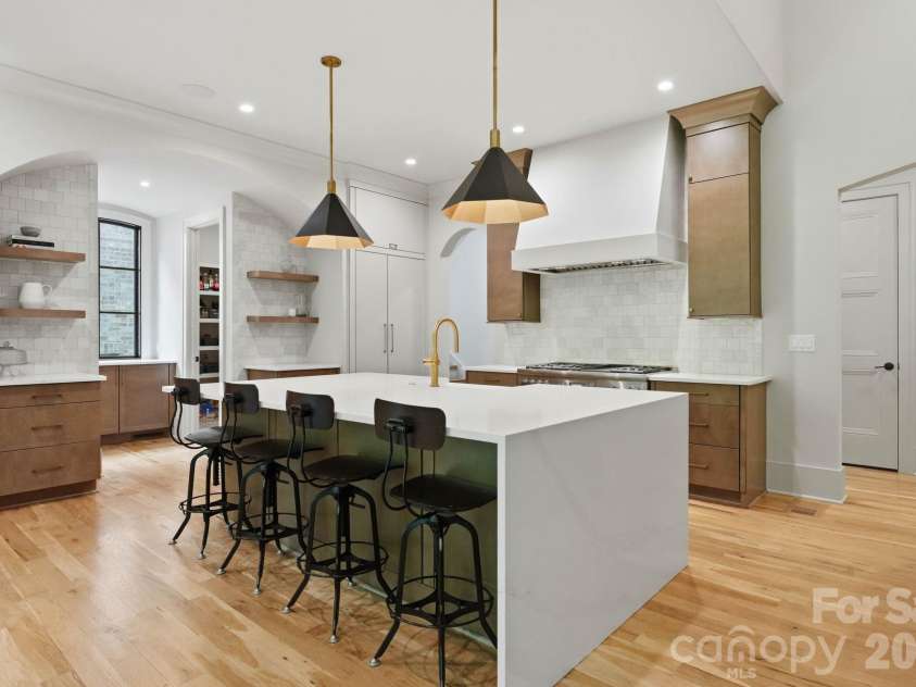 6010 Old Providence Lane, Charlotte, NC 28226.  MLS# CAR4373748, YatesRealty ID 17913. 