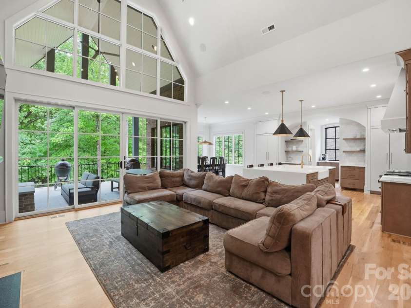 6010 Old Providence Lane, Charlotte, NC 28226.  MLS# CAR4373748, YatesRealty ID 17913. 