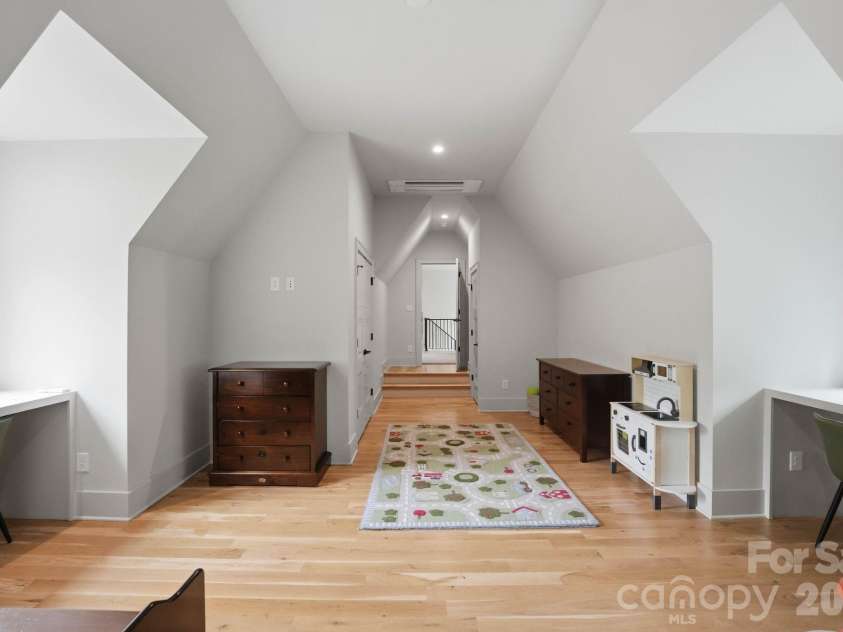 6010 Old Providence Lane, Charlotte, NC 28226.  MLS# CAR4373748, YatesRealty ID 17913. 