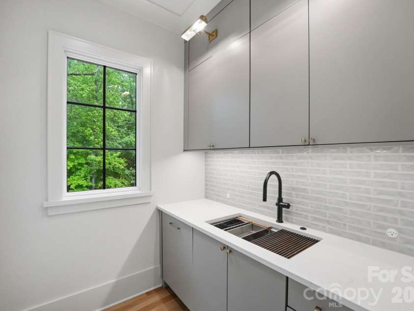 6010 Old Providence Lane, Charlotte, NC 28226.  MLS# CAR4373748, YatesRealty ID 17913. Scullery