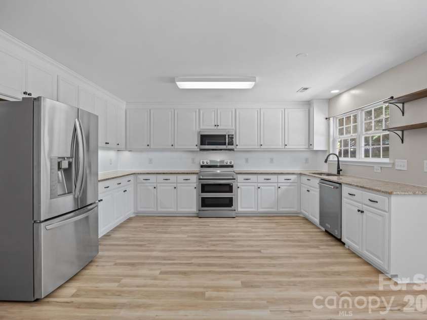 417 Deerfield Drive, Mount Holly, NC 28120.  MLS# CAR4374640, YatesRealty ID 17914. 