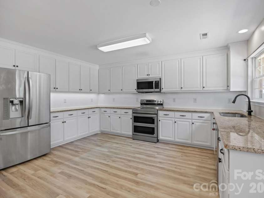 417 Deerfield Drive, Mount Holly, NC 28120.  MLS# CAR4374640, YatesRealty ID 17914. 