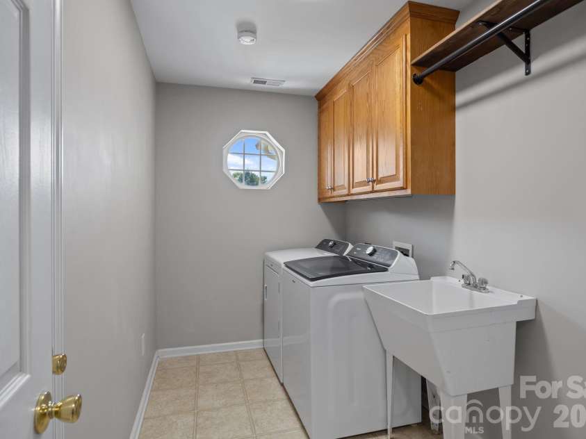 417 Deerfield Drive, Mount Holly, NC 28120.  MLS# CAR4374640, YatesRealty ID 17914. 