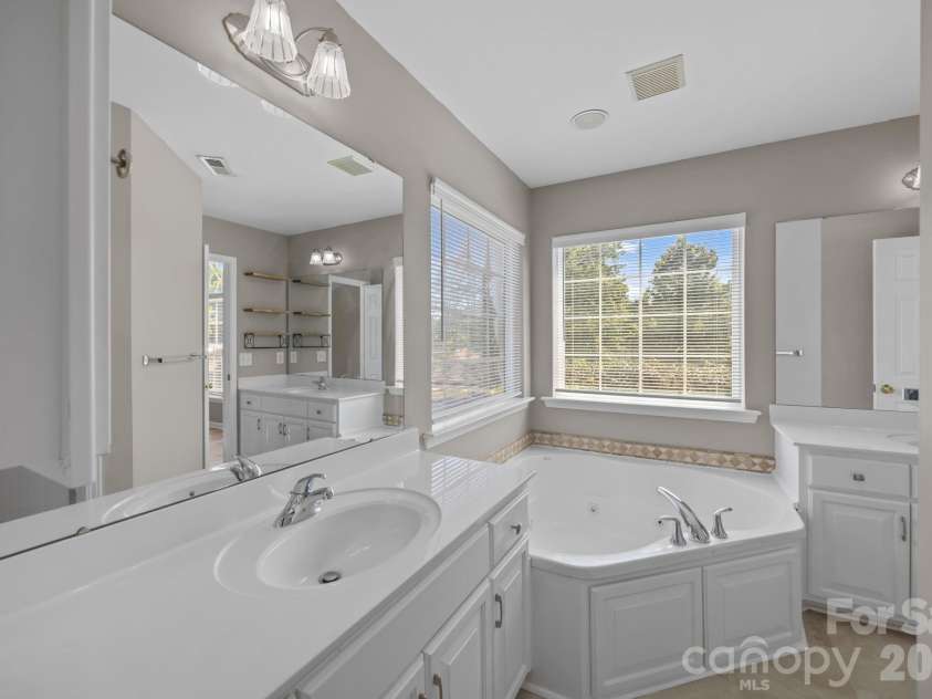 417 Deerfield Drive, Mount Holly, NC 28120.  MLS# CAR4374640, YatesRealty ID 17914. 