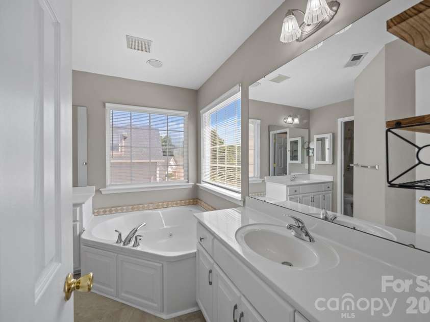 417 Deerfield Drive, Mount Holly, NC 28120.  MLS# CAR4374640, YatesRealty ID 17914. 