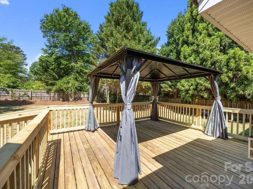 417 Deerfield Drive, Mount Holly, NC 28120.  MLS# CAR4374640, YatesRealty ID 17914. 