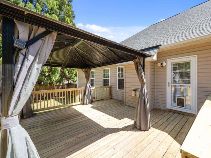 417 Deerfield Drive, Mount Holly, NC 28120.  MLS# CAR4374640, YatesRealty ID 17914. 