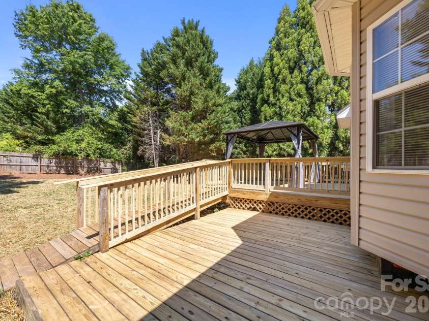 417 Deerfield Drive, Mount Holly, NC 28120.  MLS# CAR4374640, YatesRealty ID 17914. 