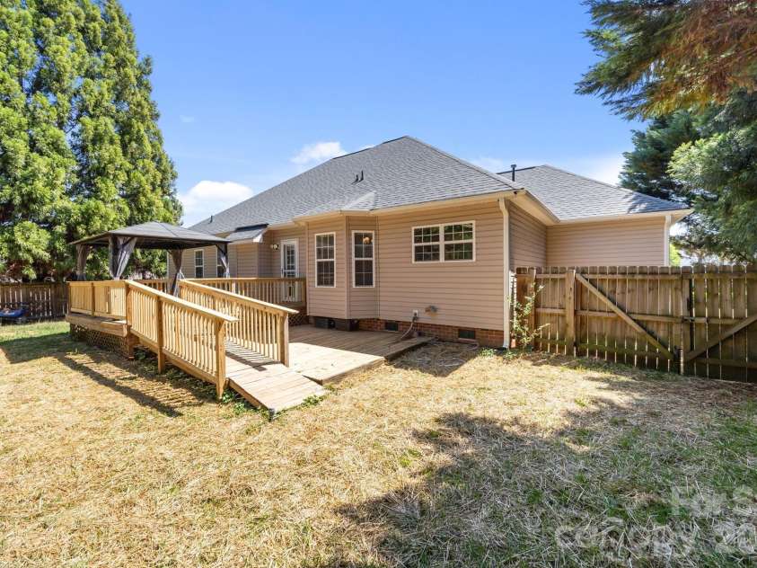 417 Deerfield Drive, Mount Holly, NC 28120.  MLS# CAR4374640, YatesRealty ID 17914. 