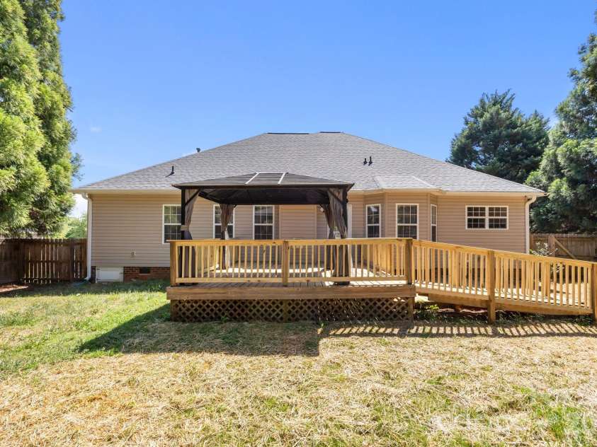 417 Deerfield Drive, Mount Holly, NC 28120.  MLS# CAR4374640, YatesRealty ID 17914. 