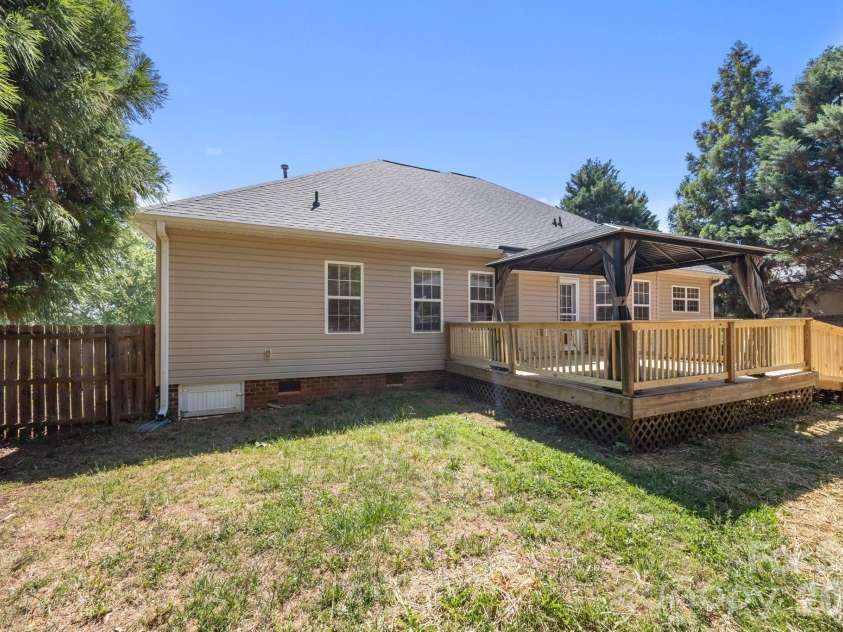 417 Deerfield Drive, Mount Holly, NC 28120.  MLS# CAR4374640, YatesRealty ID 17914. 