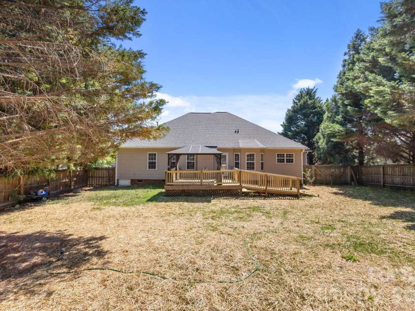 417 Deerfield Drive, Mount Holly, NC 28120.  MLS# CAR4374640, YatesRealty ID 17914. 