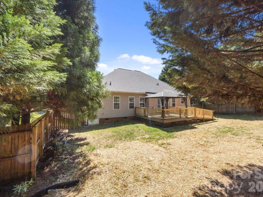417 Deerfield Drive, Mount Holly, NC 28120.  MLS# CAR4374640, YatesRealty ID 17914. 