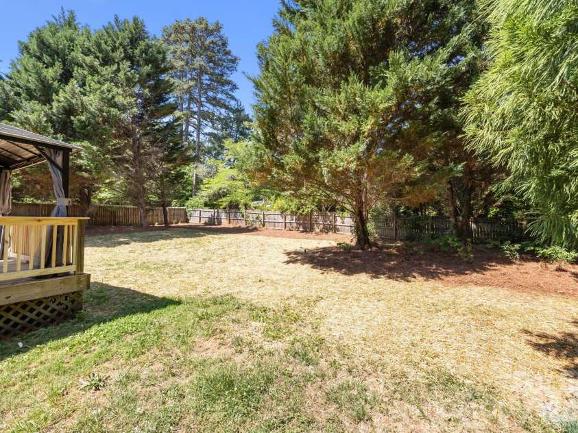 417 Deerfield Drive, Mount Holly, NC 28120.  MLS# CAR4374640, YatesRealty ID 17914. 