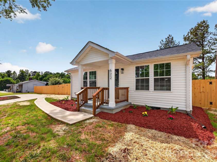 622 Catawba Avenue, Mount Holly, NC 28120.  MLS# CAR4374911, YatesRealty ID 17915. 