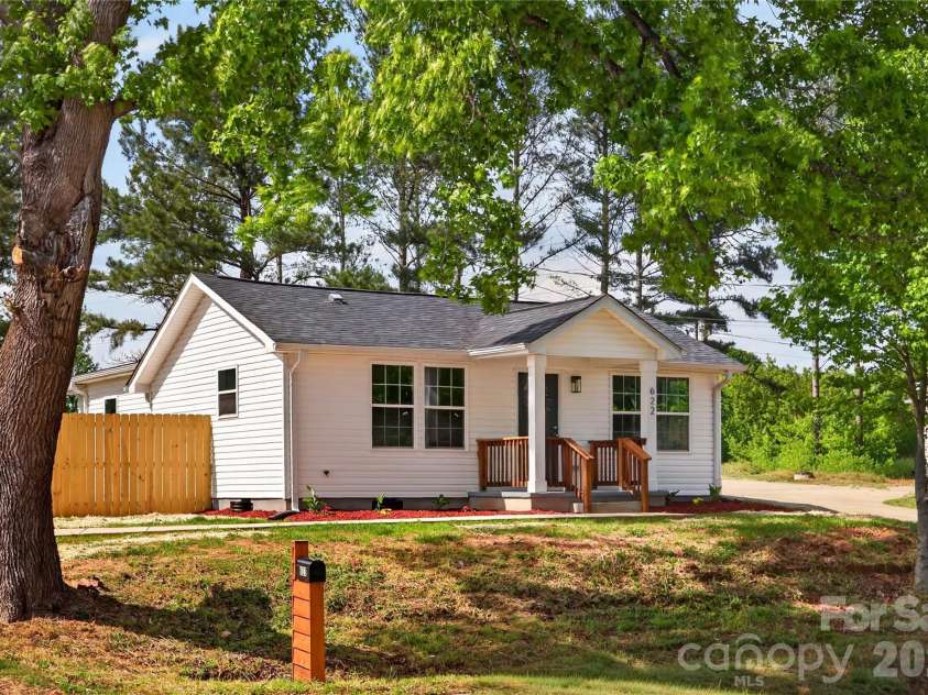 622 Catawba Avenue, Mount Holly, NC 28120.  MLS# CAR4374911, YatesRealty ID 17915. 