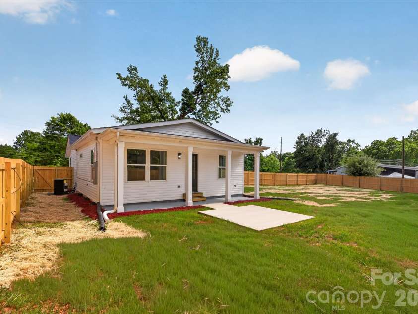 622 Catawba Avenue, Mount Holly, NC 28120.  MLS# CAR4374911, YatesRealty ID 17915. 