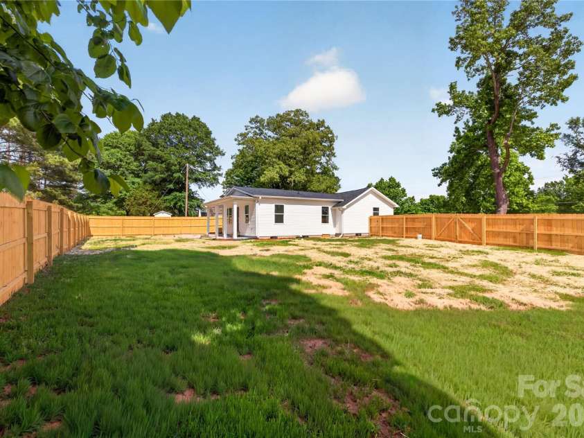 622 Catawba Avenue, Mount Holly, NC 28120.  MLS# CAR4374911, YatesRealty ID 17915. 
