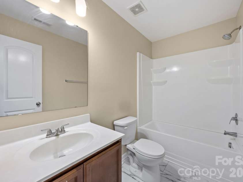 2010 Park Drive, Lancaster, SC 29720.  MLS# CAR4375154, YatesRealty ID 17916. Full Hall Bathroom on Upper Level