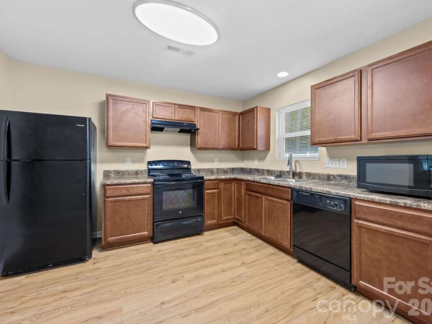 2010 Park Drive, Lancaster, SC 29720.  MLS# CAR4375154, YatesRealty ID 17916. Kitchen