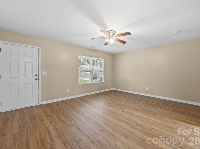 2010 Park Drive, Lancaster, SC 29720.  MLS# CAR4375154, YatesRealty ID 17916. Living Room