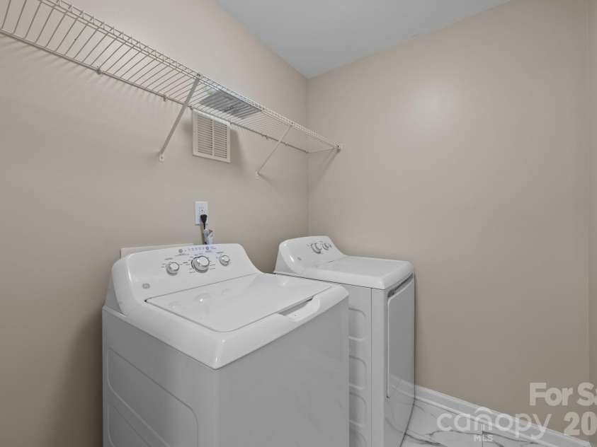 2010 Park Drive, Lancaster, SC 29720.  MLS# CAR4375154, YatesRealty ID 17916. Main Floor Laundry Room