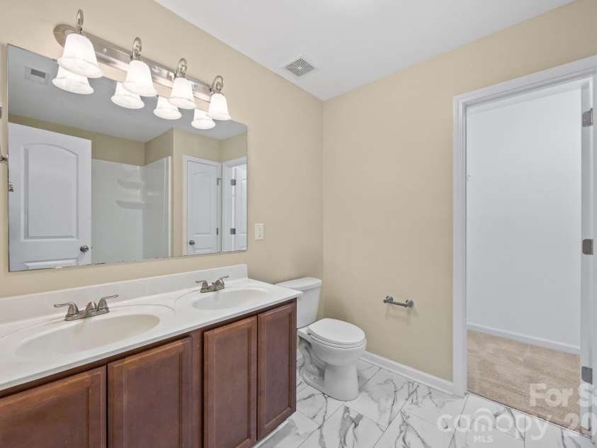 2010 Park Drive, Lancaster, SC 29720.  MLS# CAR4375154, YatesRealty ID 17916. Primary En-Suite