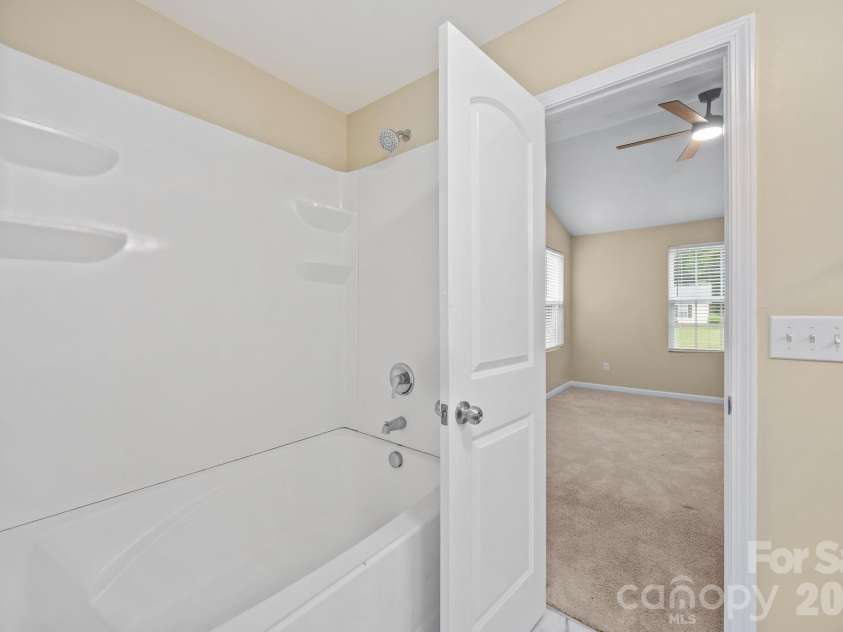 2010 Park Drive, Lancaster, SC 29720.  MLS# CAR4375154, YatesRealty ID 17916. Primary En-Suite