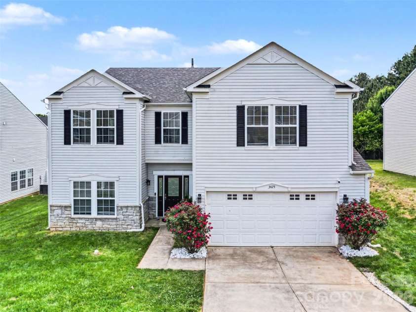 3425 Pikes Peak Drive, Gastonia, NC 28052.  MLS# CAR4375188, YatesRealty ID 17917. 