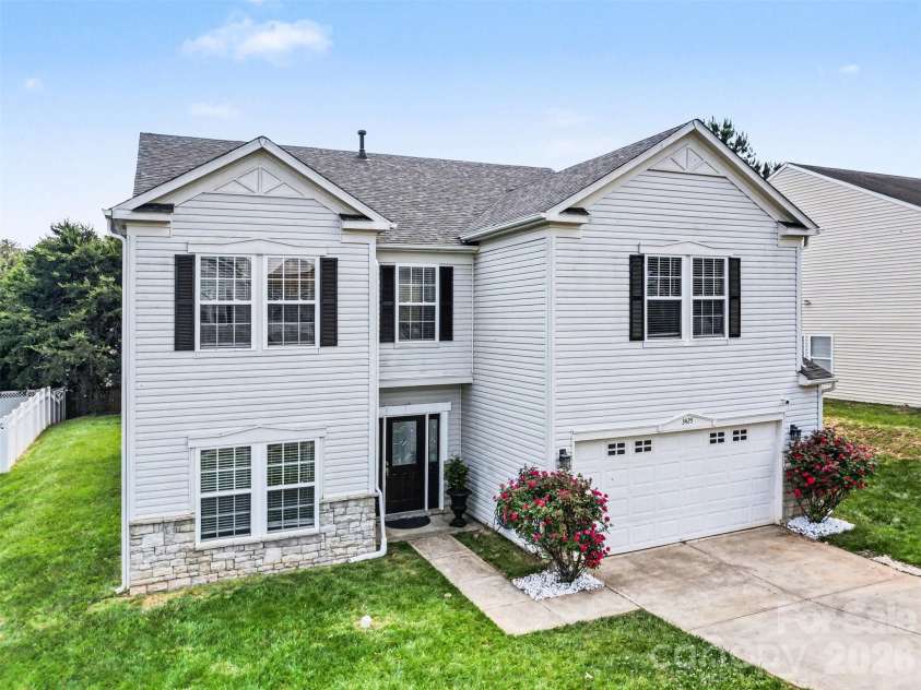 3425 Pikes Peak Drive, Gastonia, NC 28052.  MLS# CAR4375188, YatesRealty ID 17917. 