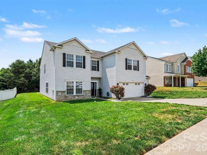 3425 Pikes Peak Drive, Gastonia, NC 28052.  MLS# CAR4375188, YatesRealty ID 17917. 