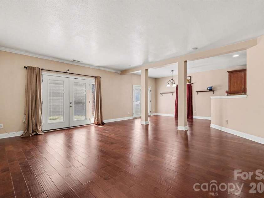 3425 Pikes Peak Drive, Gastonia, NC 28052.  MLS# CAR4375188, YatesRealty ID 17917. 