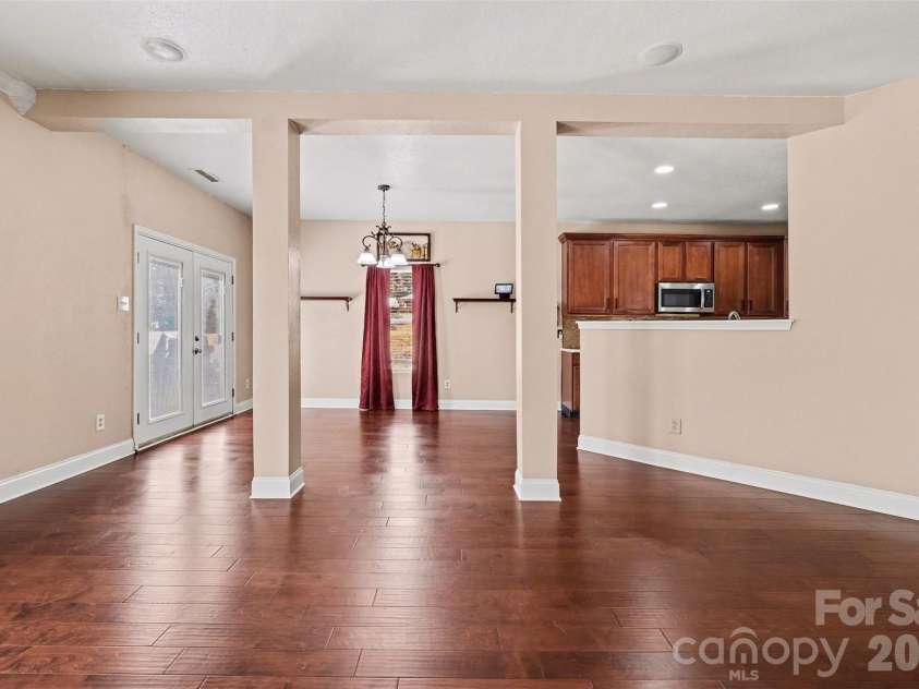 3425 Pikes Peak Drive, Gastonia, NC 28052.  MLS# CAR4375188, YatesRealty ID 17917. 