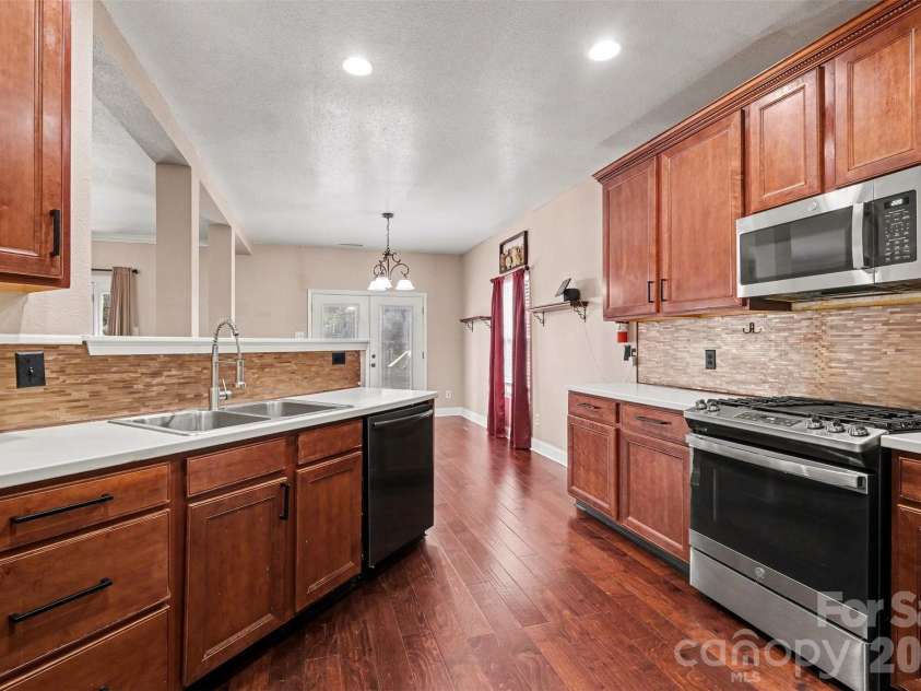 3425 Pikes Peak Drive, Gastonia, NC 28052.  MLS# CAR4375188, YatesRealty ID 17917. 