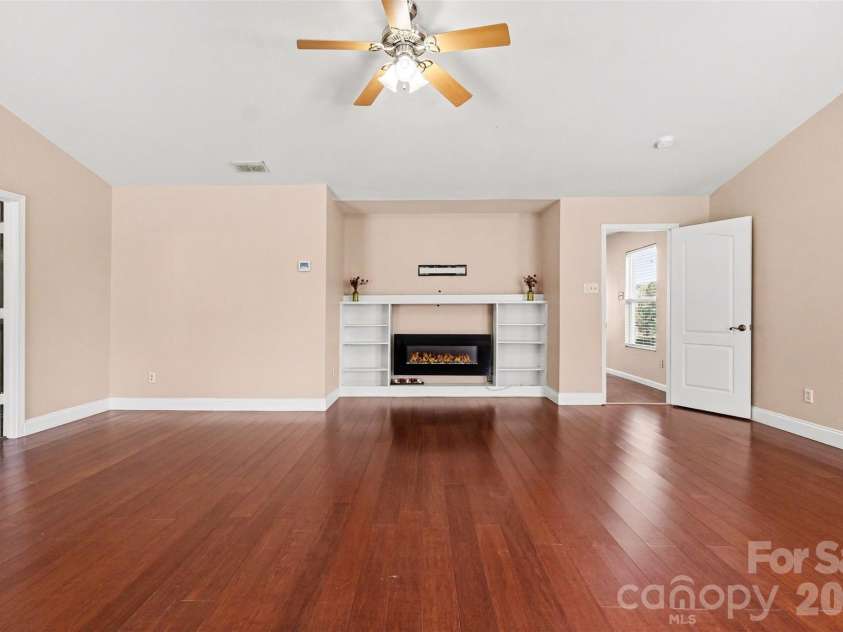 3425 Pikes Peak Drive, Gastonia, NC 28052.  MLS# CAR4375188, YatesRealty ID 17917. 