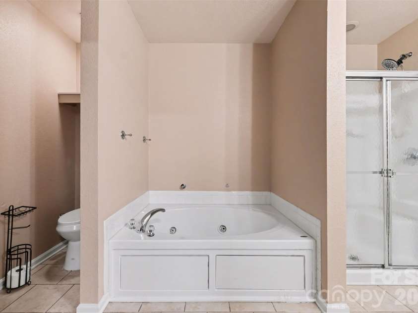 3425 Pikes Peak Drive, Gastonia, NC 28052.  MLS# CAR4375188, YatesRealty ID 17917. 