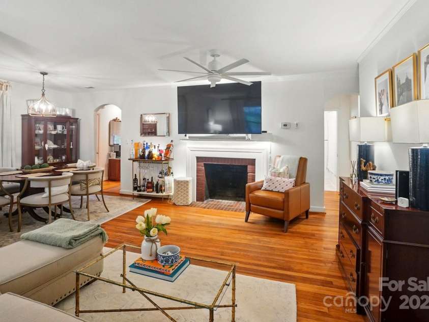 4647 General Pershing Drive, Charlotte, NC 28209.  MLS# CAR4255851, YatesRealty ID 17918. 