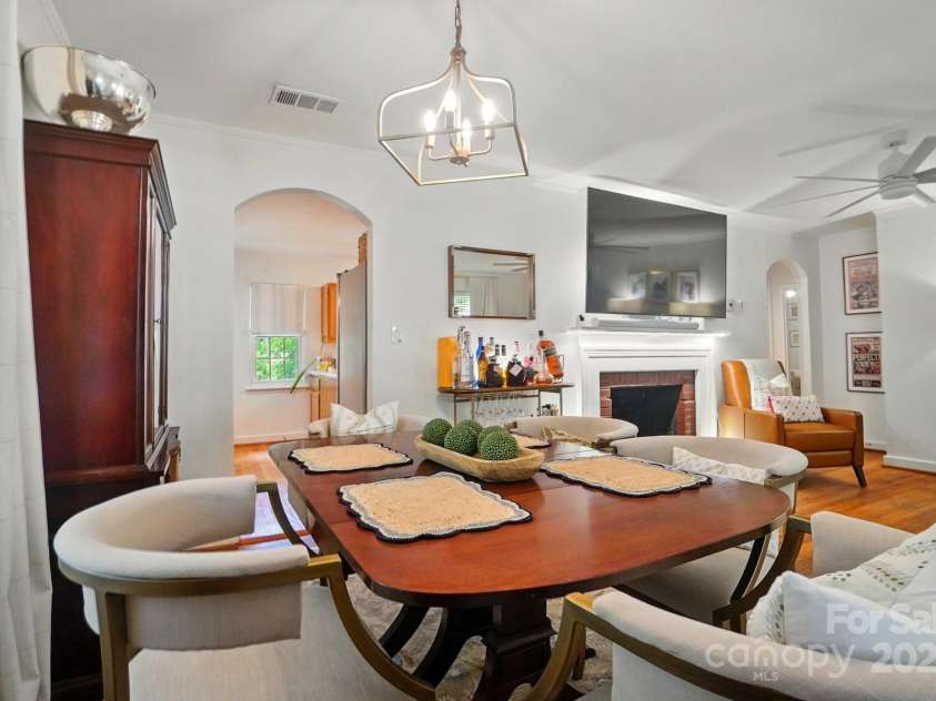 4647 General Pershing Drive, Charlotte, NC 28209.  MLS# CAR4255851, YatesRealty ID 17918. 