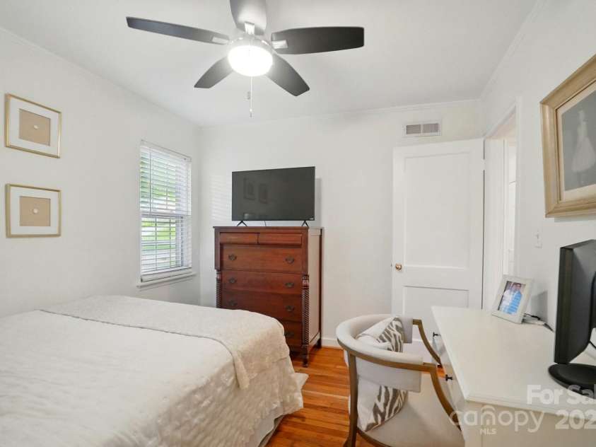 4647 General Pershing Drive, Charlotte, NC 28209.  MLS# CAR4255851, YatesRealty ID 17918. 